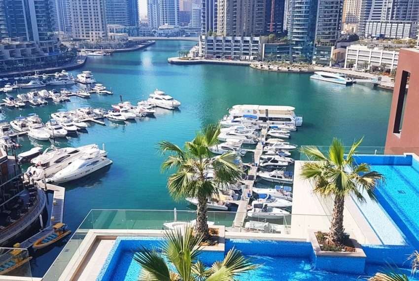 Infinity Pool in Marina Gate Apartment zum Kauf in Dubai