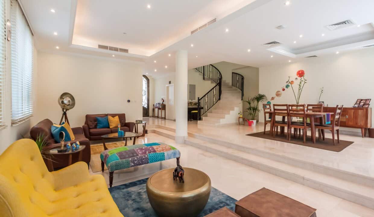 Ansicht des Wohnzimmers der Villa in Dubai zum Kauf