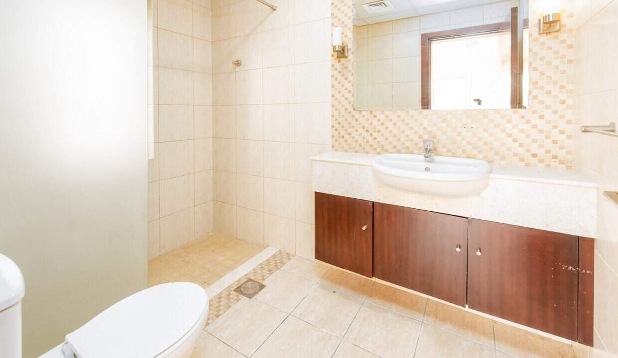 Badezimmer und Dusche im Haus zum Kauf in Dubai The Villa
