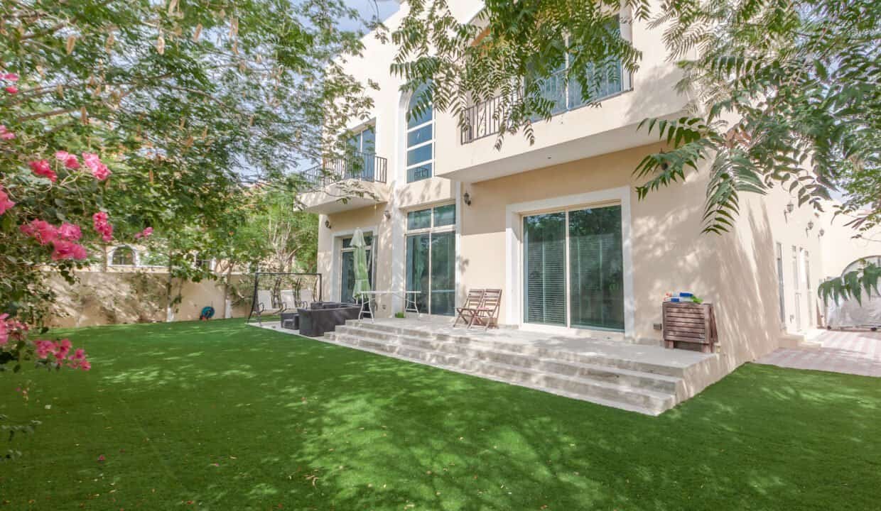 Garten der Villa zum Kauf in Dubai The Villa