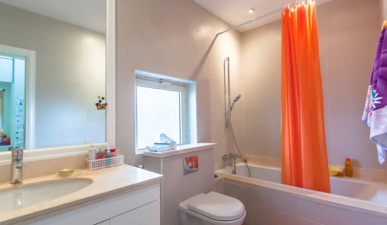 weiteres Badezimmer des Hauses zum Kauf in Dubai The Villa
