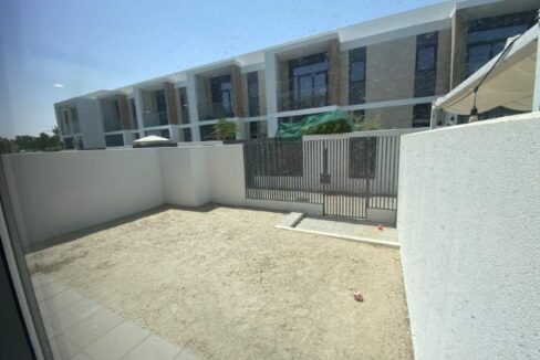 Blick auf das Haus in Arabian Ranches 3 vom Garten