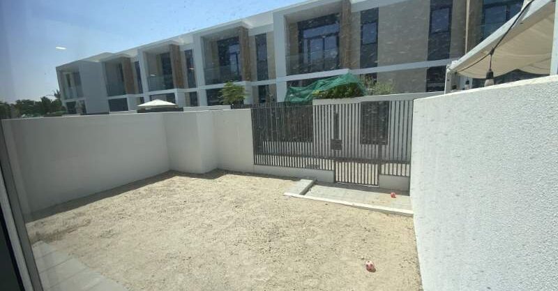 Blick auf das Haus in Arabian Ranches 3 vom Garten