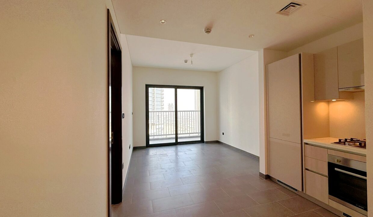 Apartment in Sobha Hartland zum Kauf Wohnzimmer und offene Küche