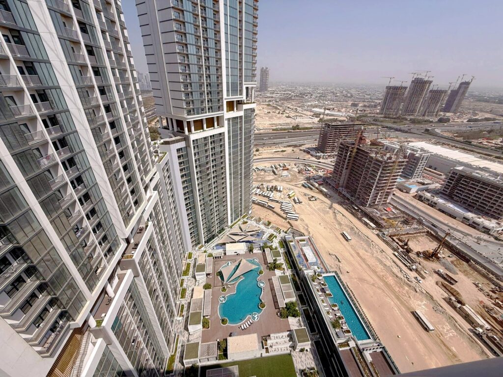 Blick aus dem Apartment auf das Amenities Deck und den Kanal