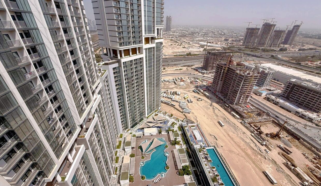 Blick auf Amenities Deck und Kanal in Sobha Hartland