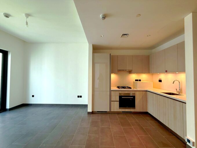 Blick auf die offene Küche des Apartments