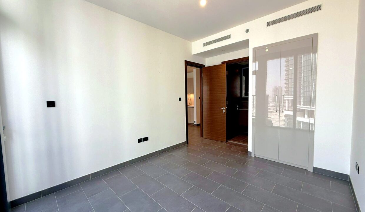 Schlafzimmer mit Einbauschränken in Dubai Sobha Hartland