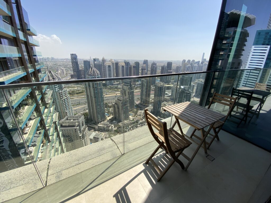 2-Bedroom Eckeinheit zum Kauf in Marina Gate 2 - wunderschöner Ausblick vom Balkon