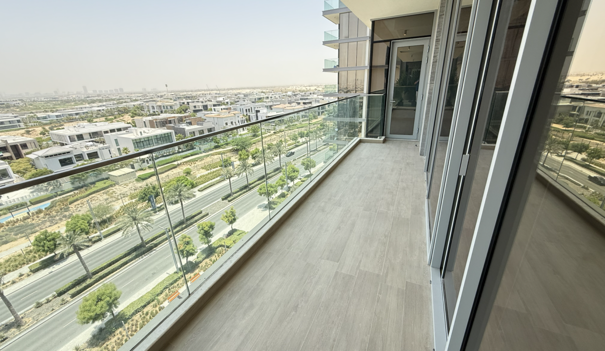 ellington-house-ii-apartment-balcony-golf-course-view
