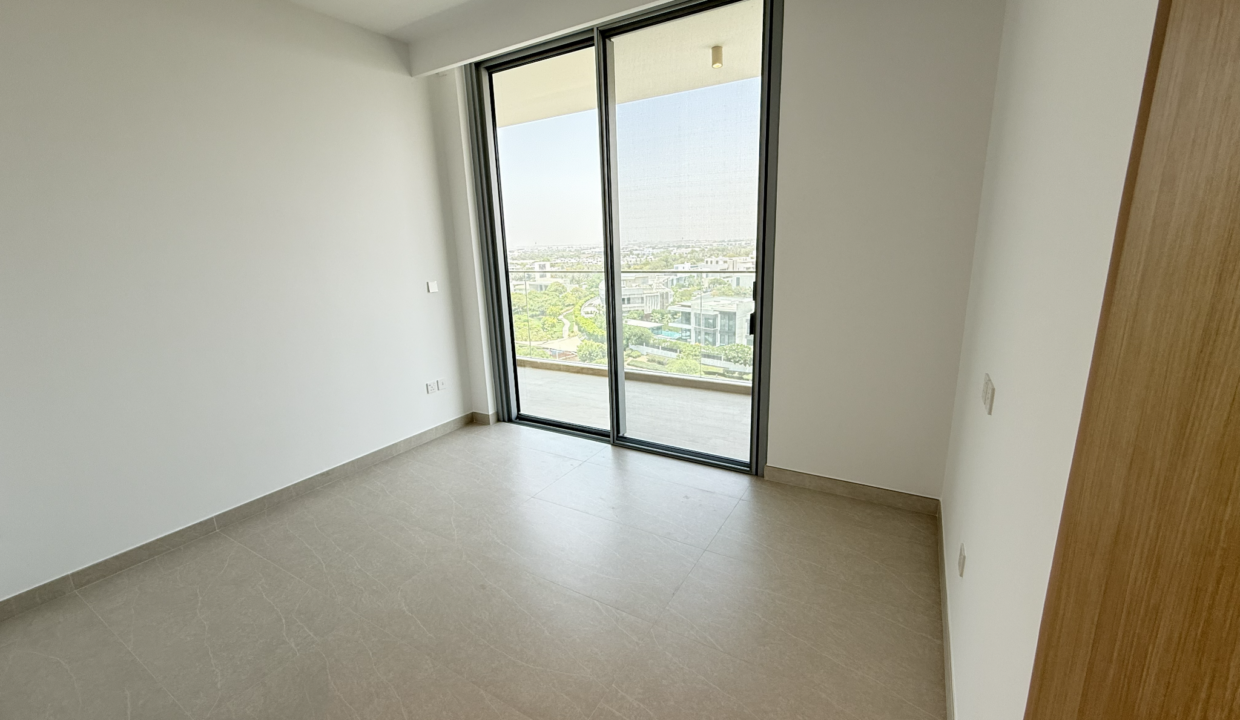 ellington-house-ii-bedroom-golf-course-view
