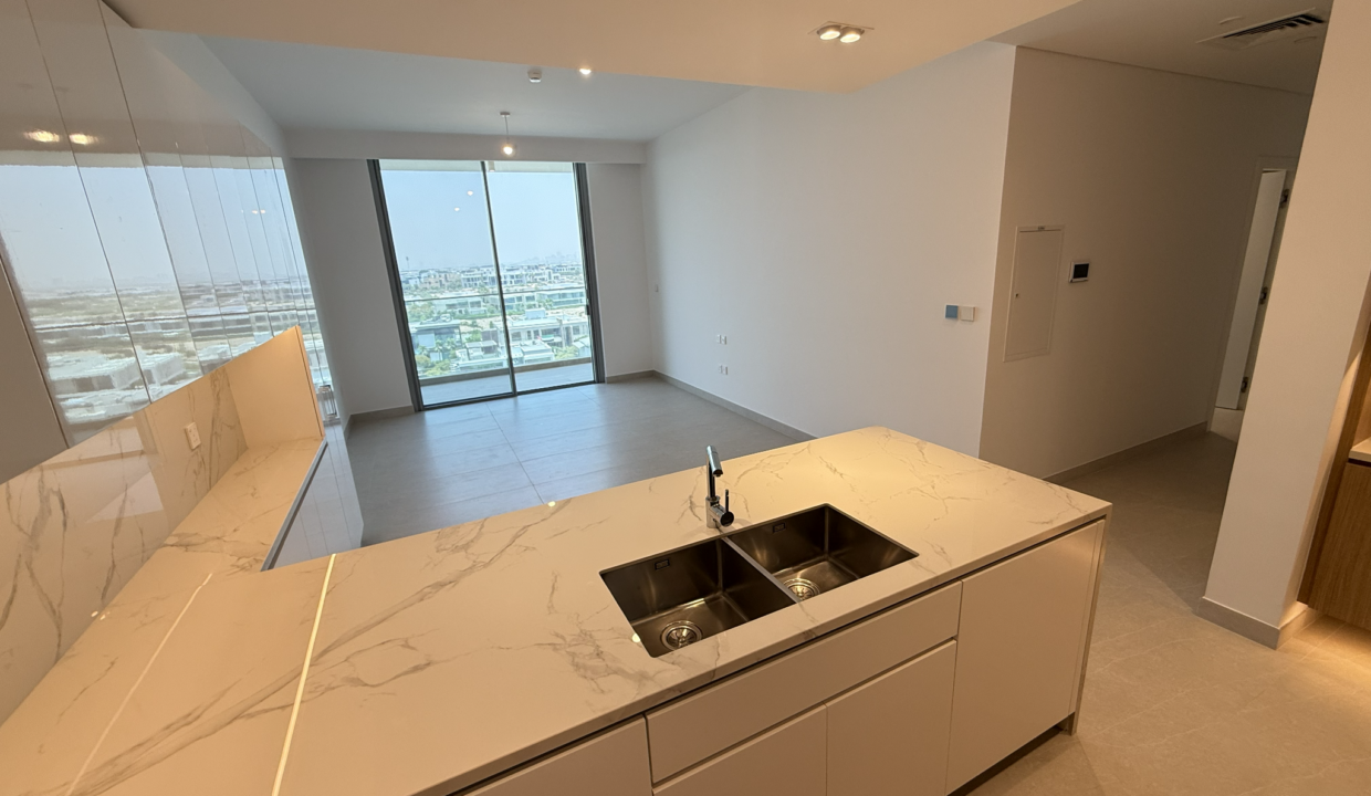 ellington-house-ii-kitchen-living-area-golf-view
