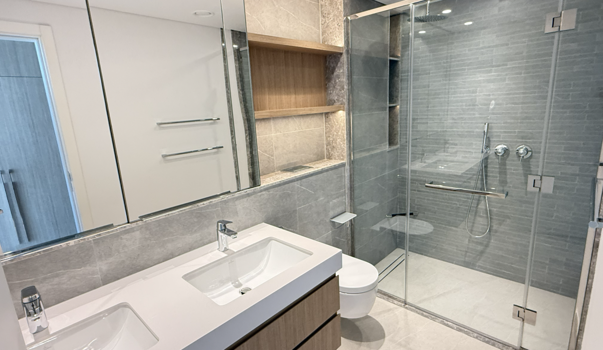 ellington-house-ii-master-bathroom-walk-in-shower