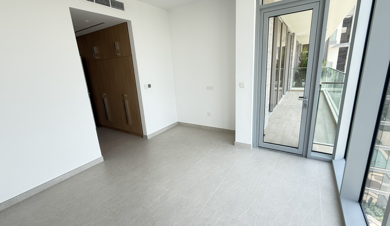 ellington-house-ii-master-bedroom-balcony-access