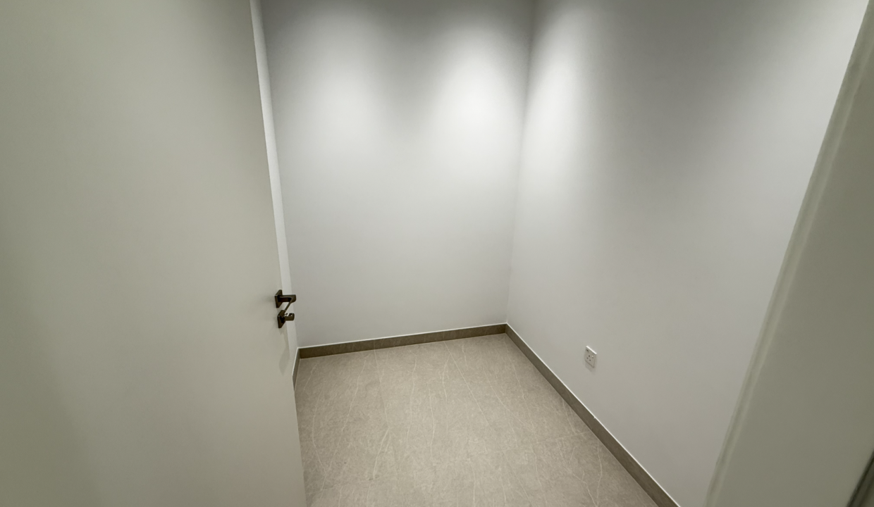 ellington-house-ii-study-storage-room